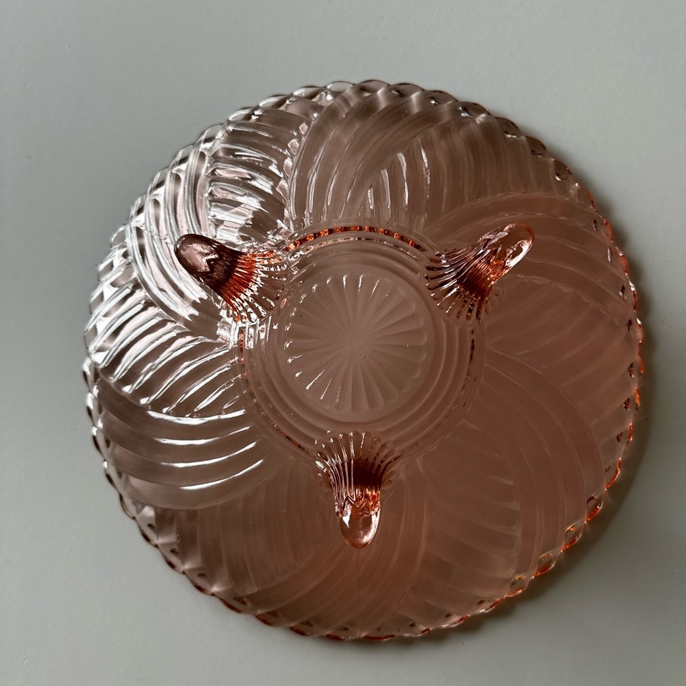 Vintage Anchor Hocking Prismatic Swirl Pink Depression Glass 3 Footed Bowl - Picture 4 of 8